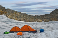 Палаточный лагерь русских туристов во Французских Альпах